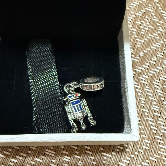 Silver R2D2 Charm Pendant - Picture 1 of 2